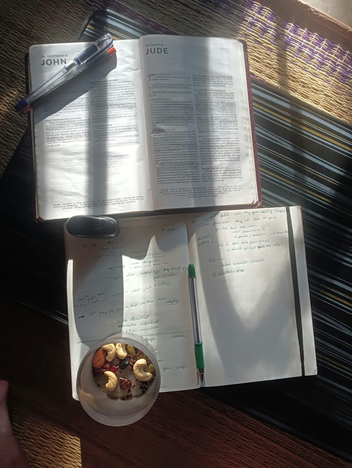 Boost focus and memory this exam season with 10 nutrient-rich foods that fuel your brain, stabilise energy, and support smarter study sessions.